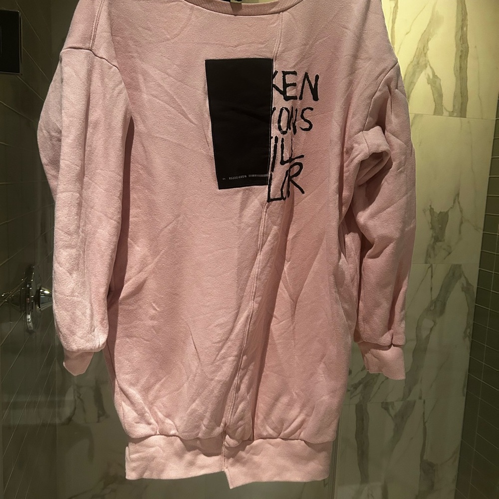 Izzue Pastel Pink Oversized Sweatshirt with Graphic Design
